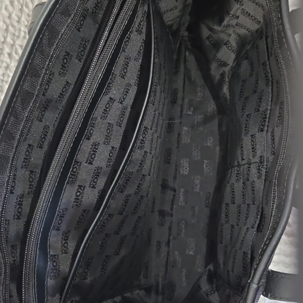 Michael Kors Black Laptop Bag Sleek Design - Picture 4 of 4
